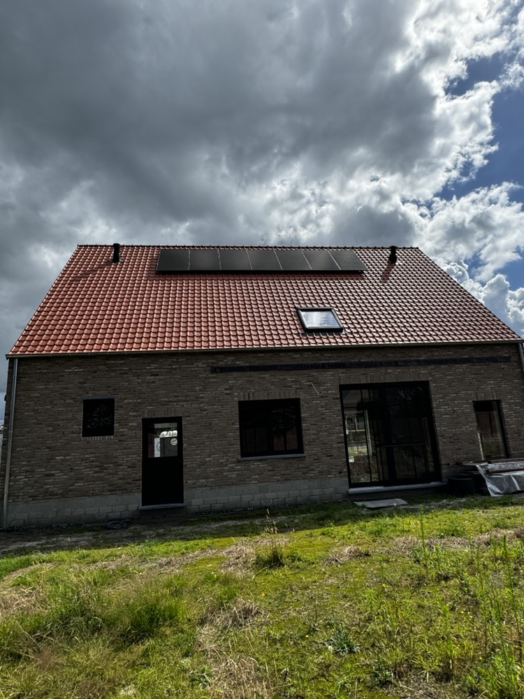 zonnepanelen installatie Dessel 16-07-2024