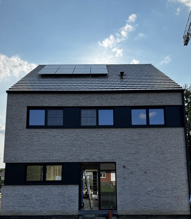 zonnepanelen installatie Meerhout 24-07-2024