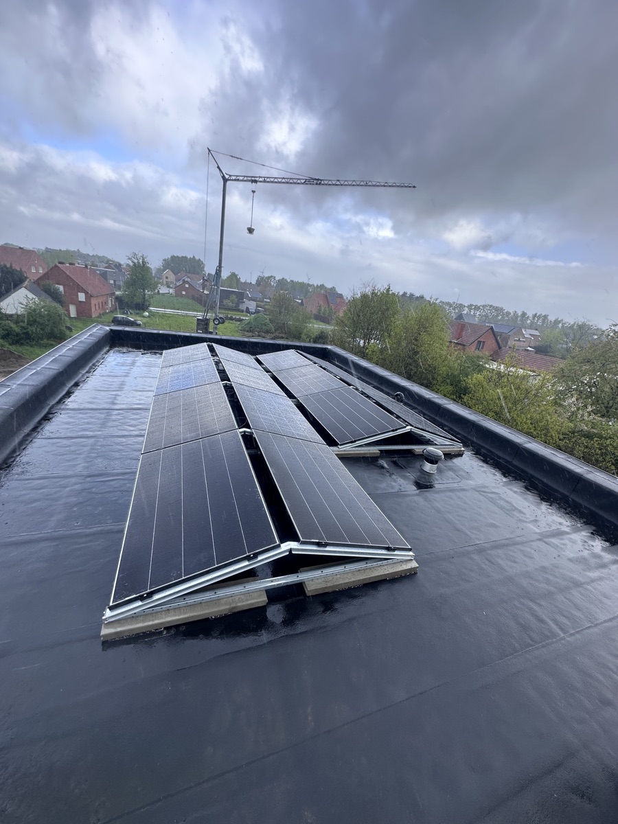 zonnepanelen installatie Retie 16-04-2024