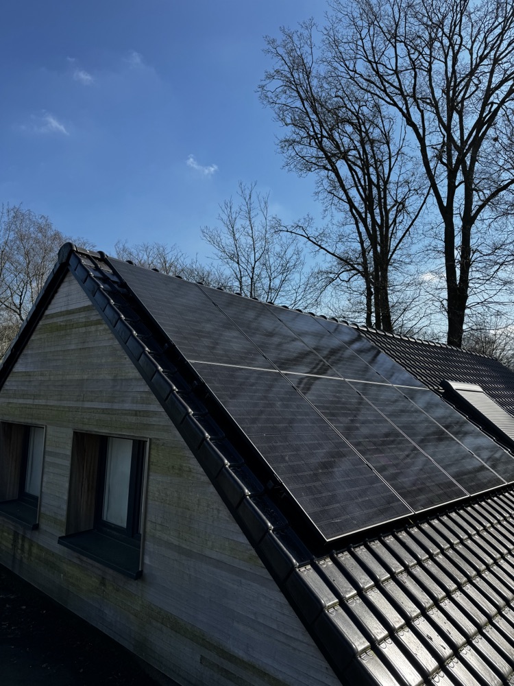 zonnepanelen installatie Schoten 04-03-2024